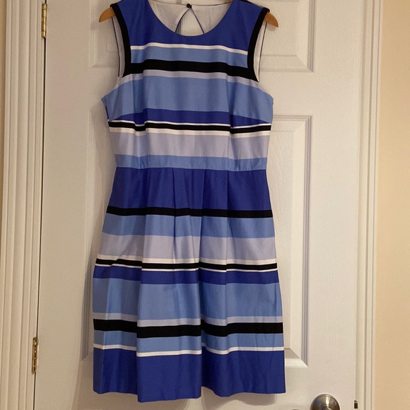 Dress - Picture 1 of 3